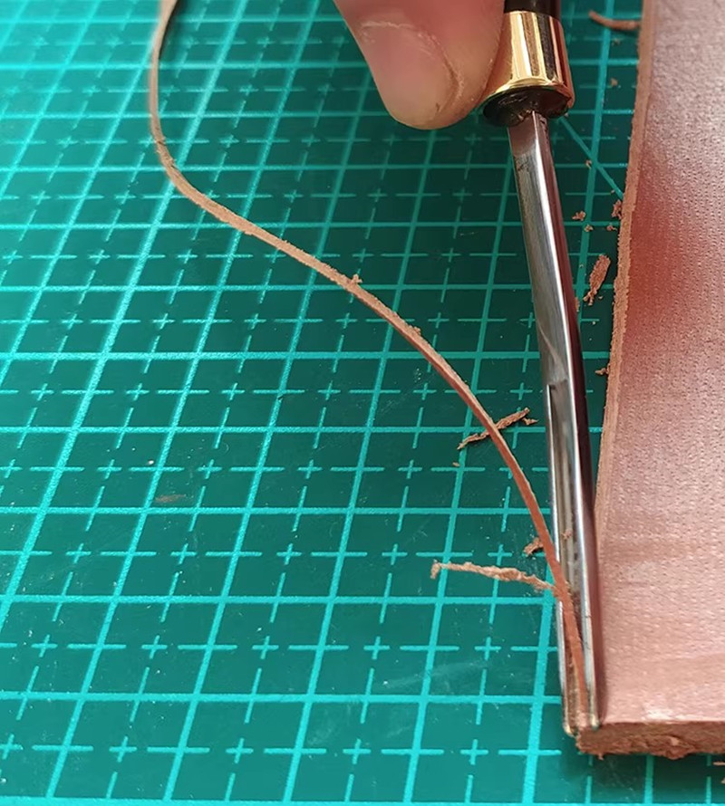 プロ仕様の革漉き工具 - 黒檀ハンドル、真鍮製フェルールと型 - Leather Edge Beveler のレビューと価格